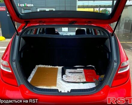 Червоний Хендай i30, об'ємом двигуна 1.6 л та пробігом 236 тис. км за 5000 $, фото 4 на Automoto.ua