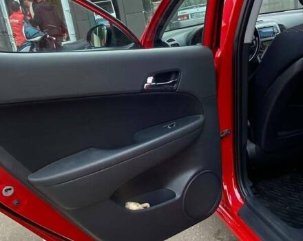 Красный Хендай i30, объемом двигателя 1.58 л и пробегом 236 тыс. км за 5000 $, фото 10 на Automoto.ua