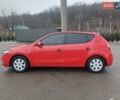 Красный Хендай i30, объемом двигателя 1.4 л и пробегом 208 тыс. км за 5700 $, фото 2 на Automoto.ua