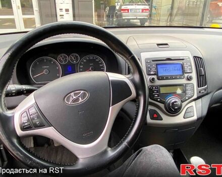 Червоний Хендай i30, об'ємом двигуна 1.6 л та пробігом 236 тис. км за 5000 $, фото 9 на Automoto.ua