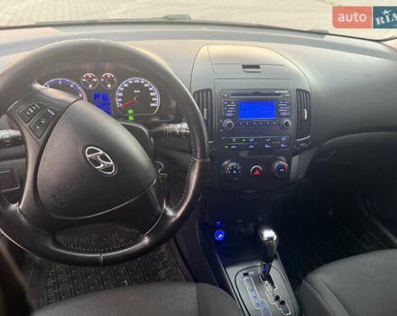 Червоний Хендай i30, об'ємом двигуна 1.58 л та пробігом 244 тис. км за 5800 $, фото 7 на Automoto.ua