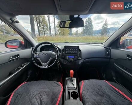 Красный Хендай i30, объемом двигателя 1.6 л и пробегом 135 тыс. км за 5900 $, фото 7 на Automoto.ua