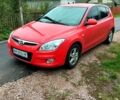 Красный Хендай i30, объемом двигателя 1.4 л и пробегом 261 тыс. км за 5750 $, фото 2 на Automoto.ua