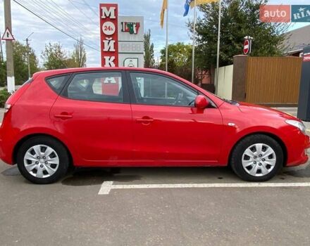 Красный Хендай i30, объемом двигателя 1.58 л и пробегом 236 тыс. км за 5000 $, фото 2 на Automoto.ua