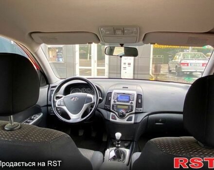 Червоний Хендай i30, об'ємом двигуна 1.6 л та пробігом 236 тис. км за 5000 $, фото 8 на Automoto.ua