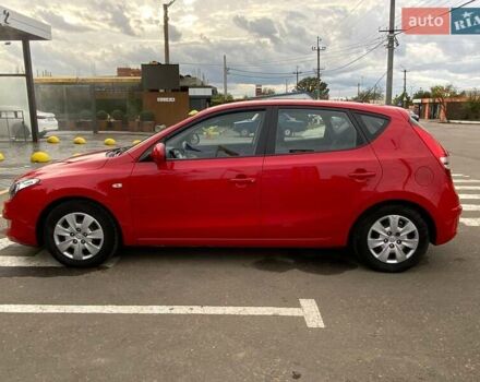 Красный Хендай i30, объемом двигателя 1.58 л и пробегом 236 тыс. км за 5000 $, фото 3 на Automoto.ua