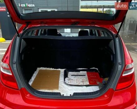 Красный Хендай i30, объемом двигателя 1.58 л и пробегом 236 тыс. км за 5000 $, фото 6 на Automoto.ua