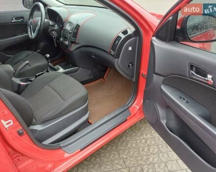 Красный Хендай i30, объемом двигателя 1.4 л и пробегом 208 тыс. км за 5700 $, фото 18 на Automoto.ua