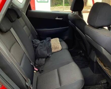 Красный Хендай i30, объемом двигателя 1.58 л и пробегом 236 тыс. км за 5000 $, фото 11 на Automoto.ua