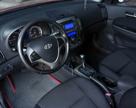Красный Хендай i30, объемом двигателя 1.6 л и пробегом 161 тыс. км за 7000 $, фото 21 на Automoto.ua
