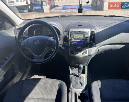 Красный Хендай i30, объемом двигателя 1.6 л и пробегом 159 тыс. км за 7399 $, фото 14 на Automoto.ua