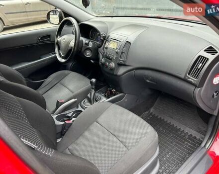 Красный Хендай i30, объемом двигателя 1.4 л и пробегом 234 тыс. км за 5250 $, фото 9 на Automoto.ua