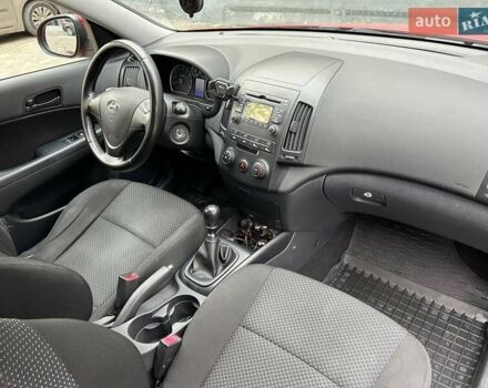 Красный Хендай i30, объемом двигателя 1.4 л и пробегом 234 тыс. км за 5250 $, фото 8 на Automoto.ua