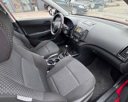 Красный Хендай i30, объемом двигателя 1.4 л и пробегом 140 тыс. км за 5499 $, фото 14 на Automoto.ua