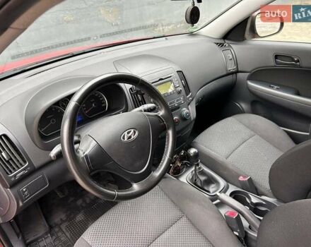 Красный Хендай i30, объемом двигателя 1.4 л и пробегом 234 тыс. км за 5250 $, фото 17 на Automoto.ua