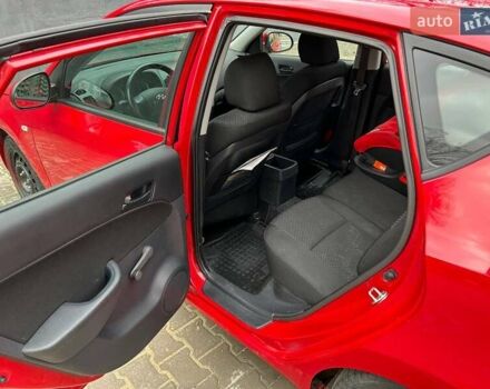 Красный Хендай i30, объемом двигателя 1.4 л и пробегом 234 тыс. км за 5250 $, фото 10 на Automoto.ua