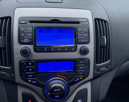 Красный Хендай i30, объемом двигателя 1.59 л и пробегом 163 тыс. км за 6500 $, фото 13 на Automoto.ua