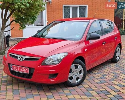 Хендай i30 2009 в Умани на Automoto.ua Красный Хендай i30, объемом двигателя 0 л и пробегом 139 тыс. км за 5850 $, фото 2 на Automoto.ua
