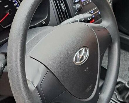 Хендай i30 2009 в Умани на Automoto.ua Красный Хендай i30, объемом двигателя 0 л и пробегом 139 тыс. км за 5850 $, фото 64 на Automoto.ua