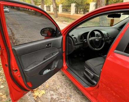 Червоний Хендай i30, об'ємом двигуна 1.4 л та пробігом 290 тис. км за 5200 $, фото 8 на Automoto.ua