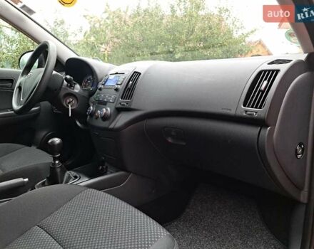 Хендай i30 2009 в Умани на Automoto.ua Красный Хендай i30, объемом двигателя 0 л и пробегом 139 тыс. км за 5850 $, фото 120 на Automoto.ua