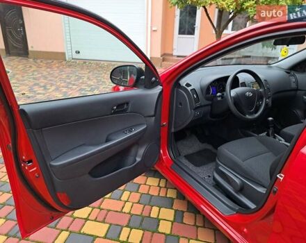 Хендай i30 2009 в Умани на Automoto.ua Красный Хендай i30, объемом двигателя 0 л и пробегом 139 тыс. км за 5850 $, фото 52 на Automoto.ua
