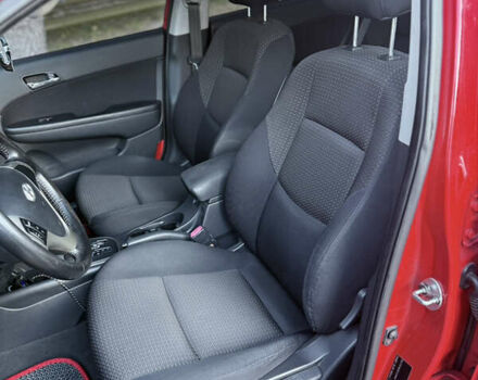 Красный Хендай i30, объемом двигателя 1.6 л и пробегом 161 тыс. км за 7000 $, фото 22 на Automoto.ua