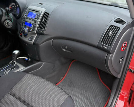 Красный Хендай i30, объемом двигателя 1.59 л и пробегом 163 тыс. км за 6500 $, фото 10 на Automoto.ua