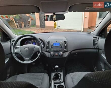 Хендай i30 2009 в Умани на Automoto.ua Красный Хендай i30, объемом двигателя 0 л и пробегом 139 тыс. км за 5850 $, фото 81 на Automoto.ua