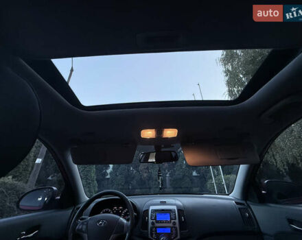 Красный Хендай i30, объемом двигателя 1.6 л и пробегом 161 тыс. км за 7000 $, фото 12 на Automoto.ua