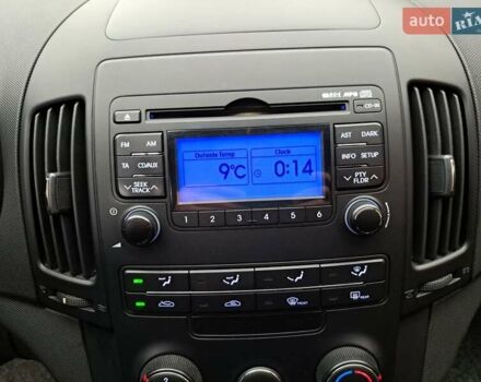 Хендай i30 2009 в Умани на Automoto.ua Красный Хендай i30, объемом двигателя 0 л и пробегом 139 тыс. км за 5850 $, фото 74 на Automoto.ua