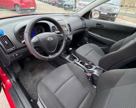 Красный Хендай i30, объемом двигателя 1.4 л и пробегом 140 тыс. км за 5499 $, фото 8 на Automoto.ua