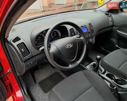 Хендай i30 2009 в Умани на Automoto.ua Красный Хендай i30, объемом двигателя 0 л и пробегом 139 тыс. км за 5850 $, фото 63 на Automoto.ua