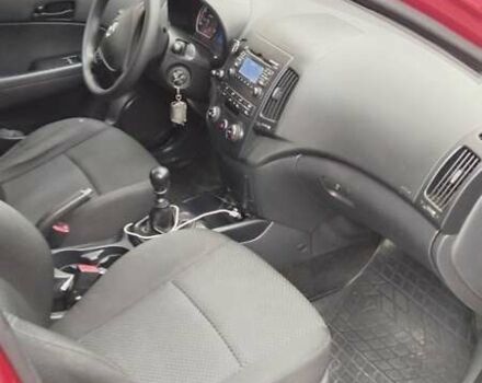 Красный Хендай i30, объемом двигателя 1.4 л и пробегом 235 тыс. км за 5099 $, фото 5 на Automoto.ua