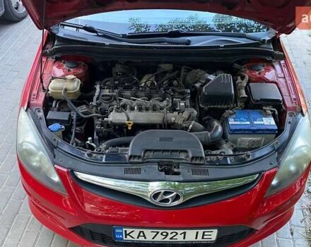 Красный Хендай i30, объемом двигателя 1.58 л и пробегом 202 тыс. км за 5900 $, фото 22 на Automoto.ua