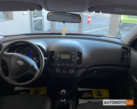 Красный Хендай i30, объемом двигателя 1.4 л и пробегом 182 тыс. км за 6300 $, фото 13 на Automoto.ua