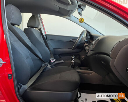 Красный Хендай i30, объемом двигателя 1.4 л и пробегом 182 тыс. км за 6300 $, фото 8 на Automoto.ua