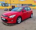 Красный Хендай i30, объемом двигателя 1.6 л и пробегом 205 тыс. км за 4800 $, фото 1 на Automoto.ua