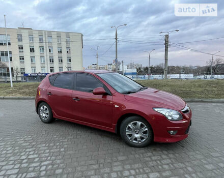 Красный Хендай i30, объемом двигателя 1.4 л и пробегом 122 тыс. км за 5700 $, фото 1 на Automoto.ua