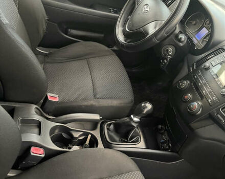Красный Хендай i30, объемом двигателя 1.58 л и пробегом 178 тыс. км за 5650 $, фото 5 на Automoto.ua