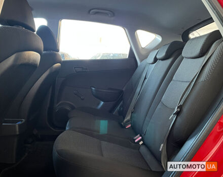 Красный Хендай i30, объемом двигателя 1.4 л и пробегом 182 тыс. км за 6300 $, фото 12 на Automoto.ua