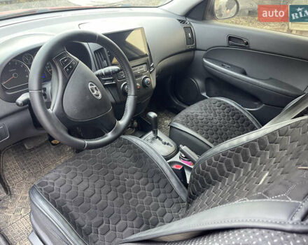 Червоний Хендай i30, об'ємом двигуна 1.59 л та пробігом 265 тис. км за 6250 $, фото 6 на Automoto.ua