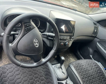 Червоний Хендай i30, об'ємом двигуна 1.59 л та пробігом 265 тис. км за 6250 $, фото 5 на Automoto.ua