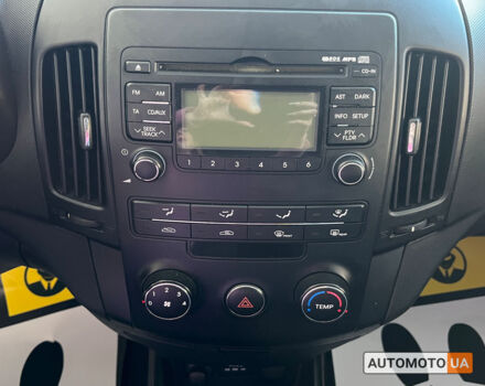 Красный Хендай i30, объемом двигателя 1.4 л и пробегом 182 тыс. км за 6300 $, фото 16 на Automoto.ua