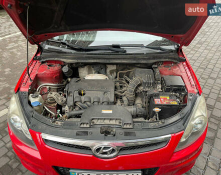 Красный Хендай i30, объемом двигателя 1.59 л и пробегом 195 тыс. км за 7200 $, фото 13 на Automoto.ua