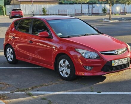 Красный Хендай i30, объемом двигателя 1.6 л и пробегом 202 тыс. км за 5600 $, фото 1 на Automoto.ua