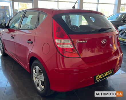 Красный Хендай i30, объемом двигателя 1.4 л и пробегом 182 тыс. км за 6300 $, фото 4 на Automoto.ua