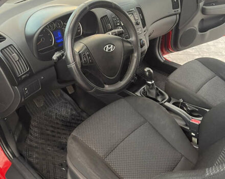 Красный Хендай i30, объемом двигателя 1.58 л и пробегом 178 тыс. км за 5650 $, фото 6 на Automoto.ua