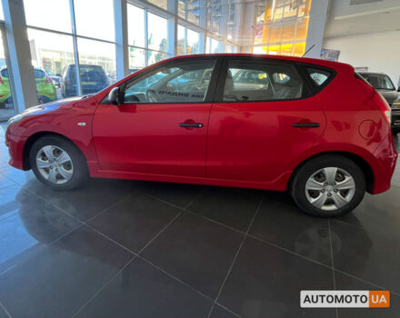 Красный Хендай i30, объемом двигателя 1.4 л и пробегом 182 тыс. км за 6300 $, фото 3 на Automoto.ua