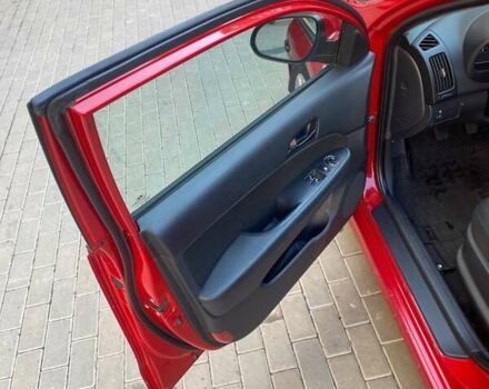 Красный Хендай i30, объемом двигателя 1.58 л и пробегом 202 тыс. км за 5900 $, фото 14 на Automoto.ua